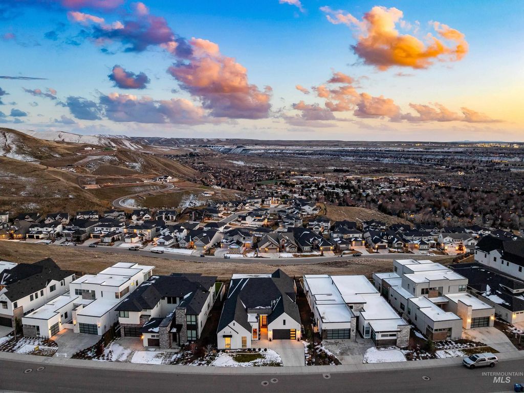 5883 E Marmount Ct, Boise, ID 83716