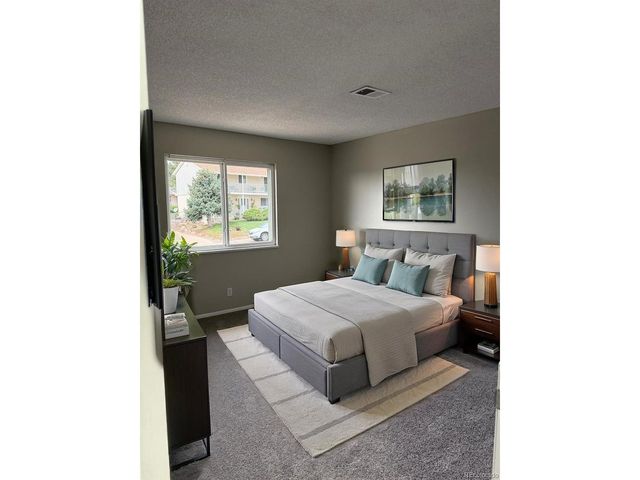 9778 Appletree Pl, Denver, CO 80260