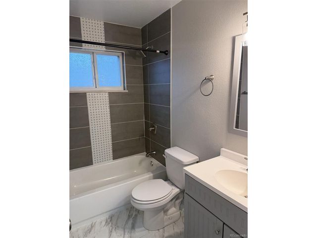 9778 Appletree Pl, Denver, CO 80260