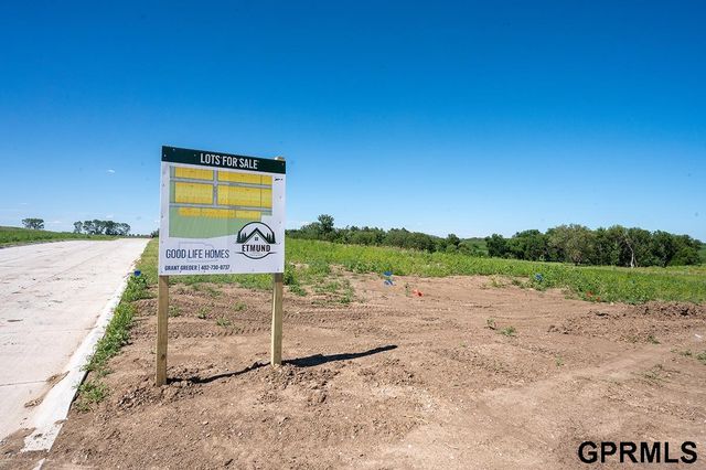 1451 ridge Road, Hickman, NE 68372