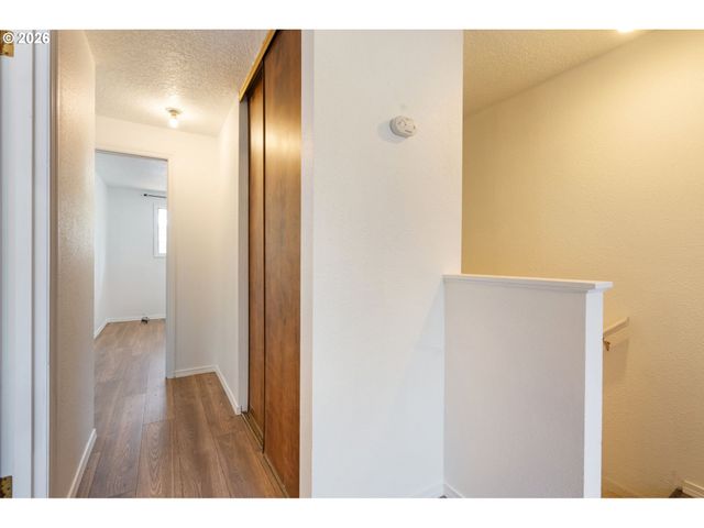 6025 Sw CHERRYHILL Dr, Beaverton, OR 97008