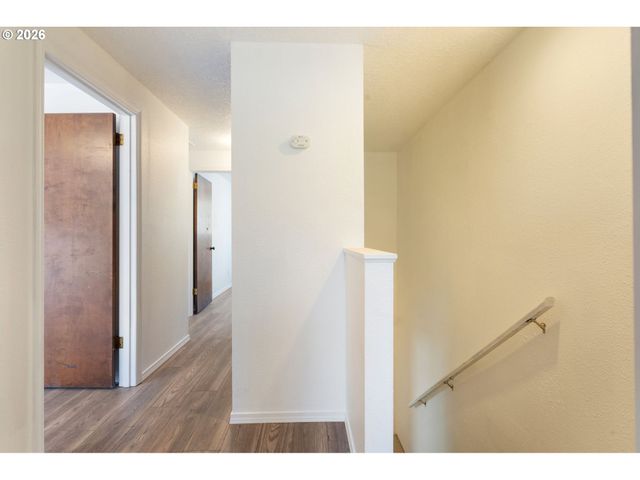 6025 Sw CHERRYHILL Dr, Beaverton, OR 97008