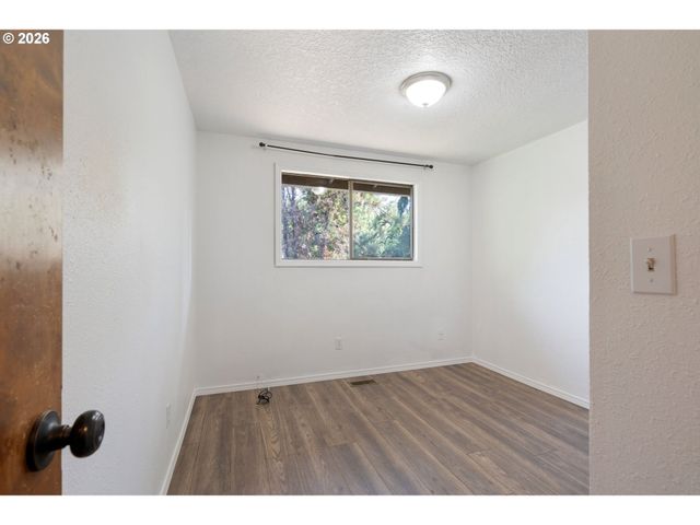 6025 Sw CHERRYHILL Dr, Beaverton, OR 97008