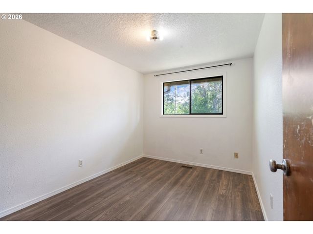 6025 Sw CHERRYHILL Dr, Beaverton, OR 97008