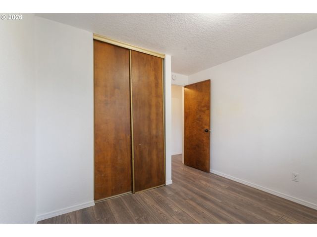 6025 Sw CHERRYHILL Dr, Beaverton, OR 97008