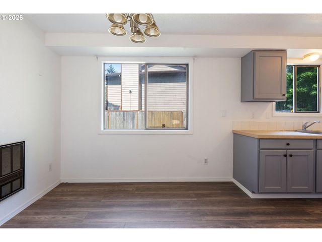 6025 Sw CHERRYHILL Dr, Beaverton, OR 97008