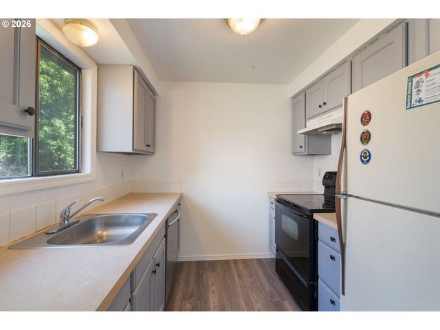 6025 Sw CHERRYHILL Dr, Beaverton, OR 97008