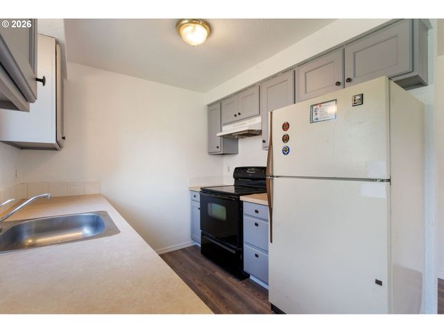 6025 Sw CHERRYHILL Dr, Beaverton, OR 97008