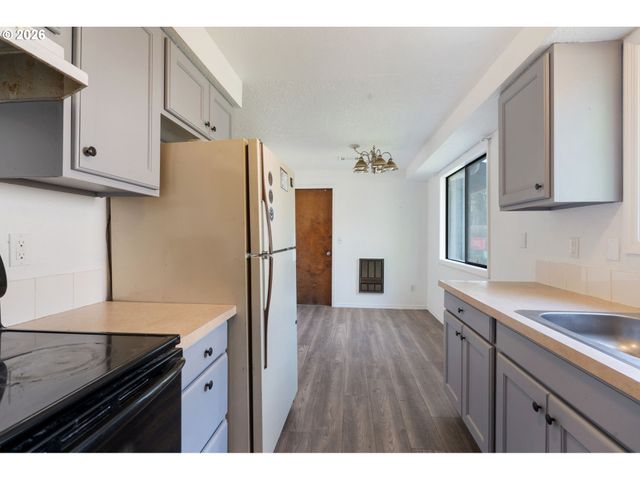 6025 Sw CHERRYHILL Dr, Beaverton, OR 97008