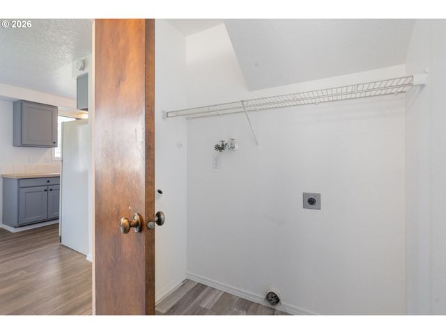 6025 Sw CHERRYHILL Dr, Beaverton, OR 97008