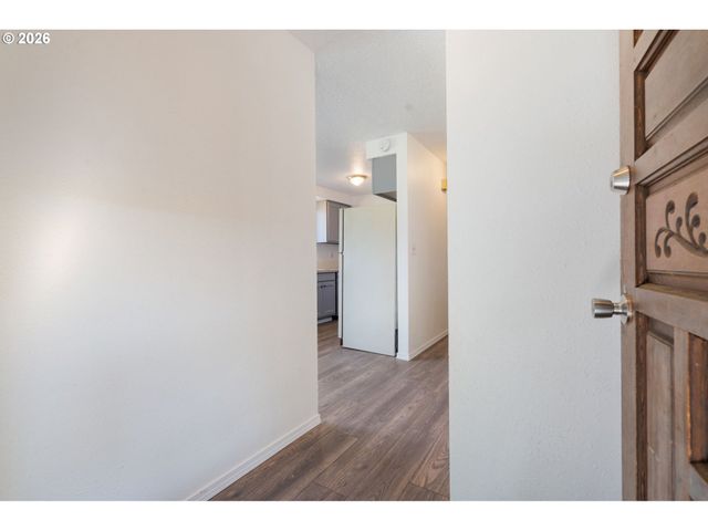 6025 Sw CHERRYHILL Dr, Beaverton, OR 97008