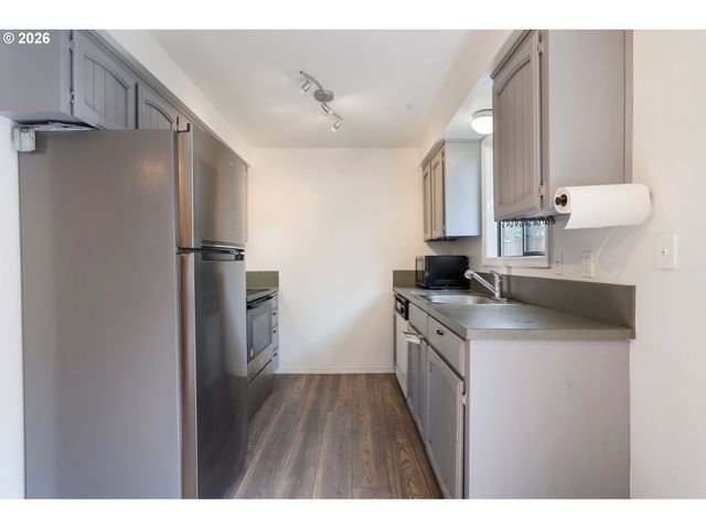 6025 Sw CHERRYHILL Dr, Beaverton, OR 97008
