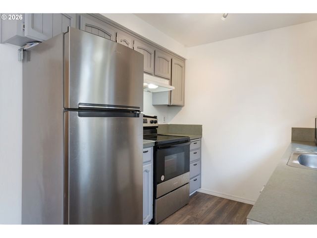 6025 Sw CHERRYHILL Dr, Beaverton, OR 97008