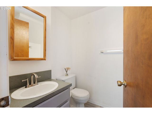 6025 Sw CHERRYHILL Dr, Beaverton, OR 97008