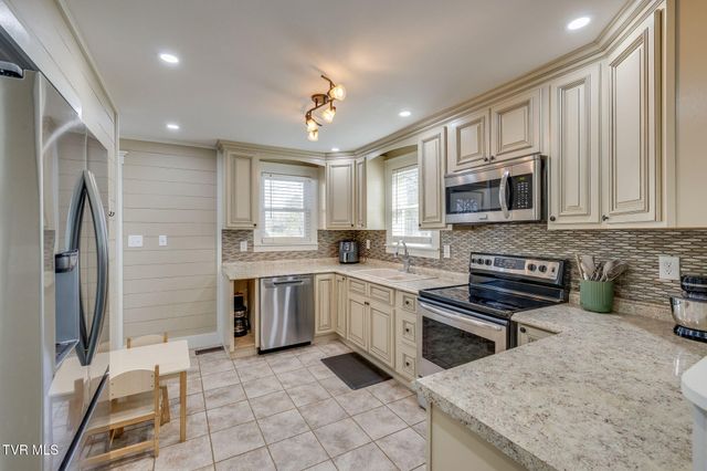 2706 Gray Street, Johnson City, TN 37604