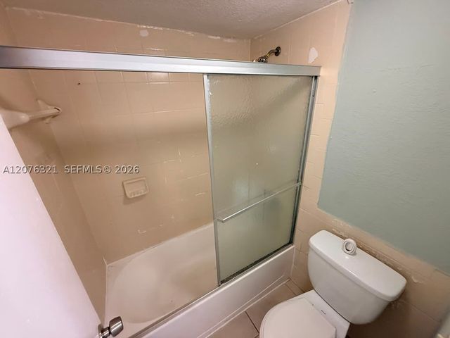 6950 W 6th Ave 225, Hialeah, FL 33014