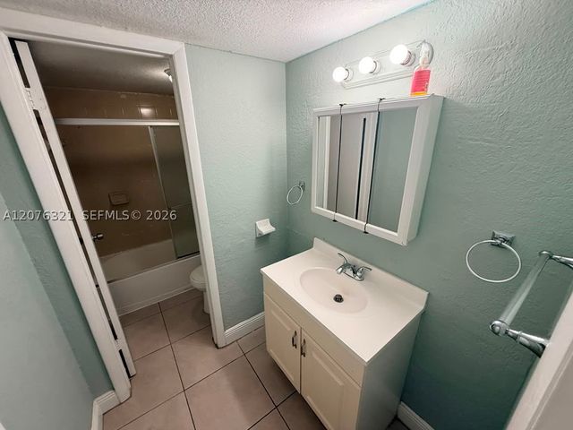 6950 W 6th Ave 225, Hialeah, FL 33014