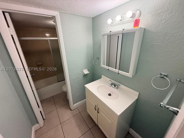 6950 W 6th Ave 225, Hialeah, FL 33014