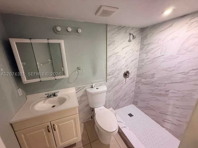6950 W 6th Ave 225, Hialeah, FL 33014