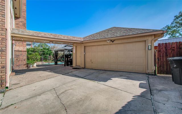5926 Silent Oaks Drive, Humble, TX 77346