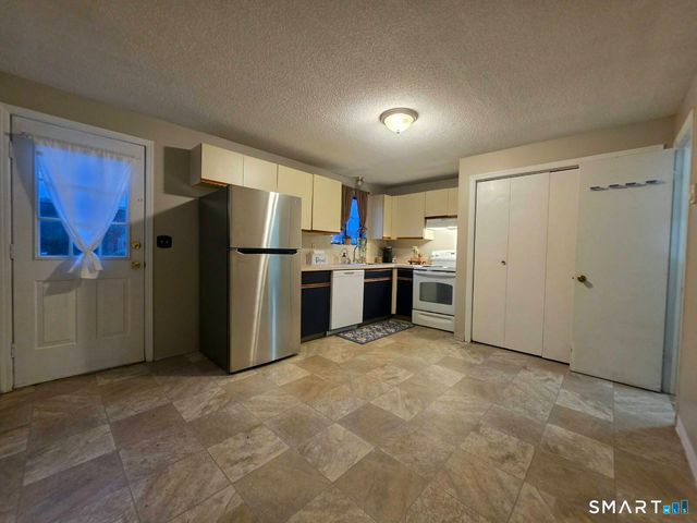 1448 Meriden Road 15, Waterbury, CT 06705