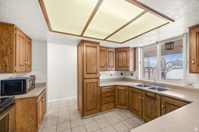 2455 S BLUFF RD, Syracuse, UT 84075