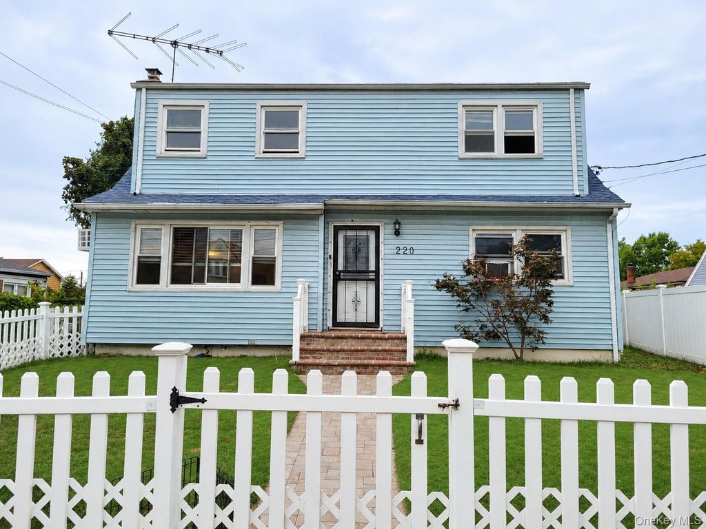 220 Lehrer Avenue, Elmont, NY 11003 — exterior