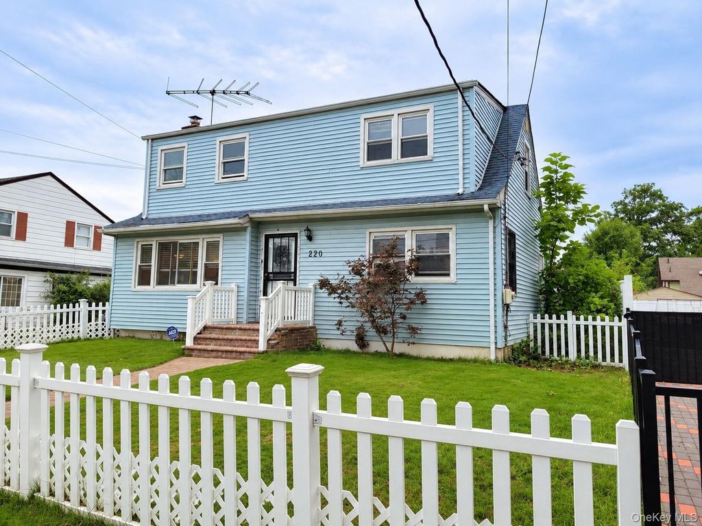 220 Lehrer Avenue, Elmont, NY 11003 — photo 2