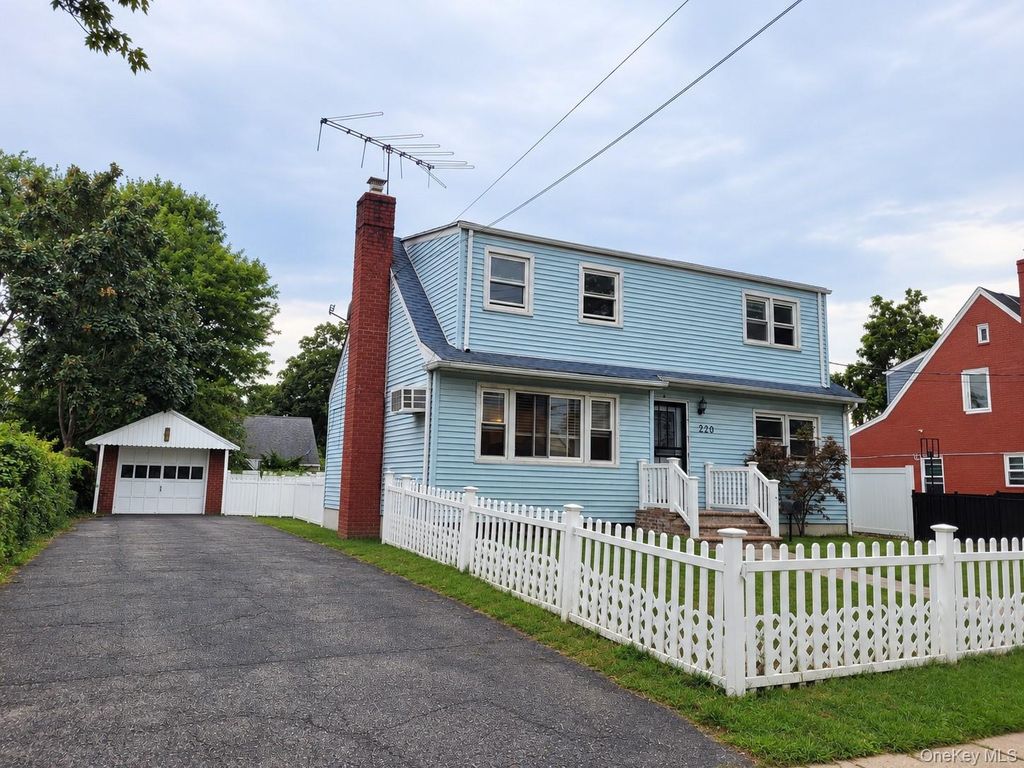 220 Lehrer Avenue, Elmont, NY 11003 — photo 3
