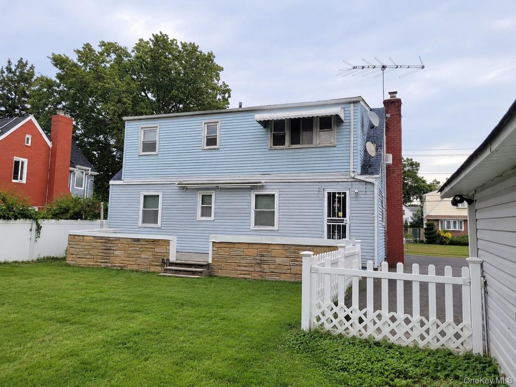220 Lehrer Avenue, Elmont, NY 11003 — photo 4