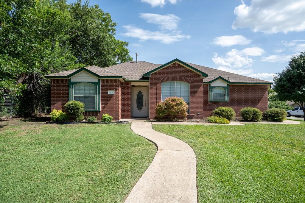 605 Drake LN, Taylor, TX 76574