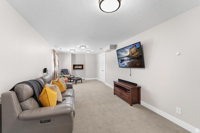 8328 S PLUM CREEK CIR, West Jordan, UT 84088