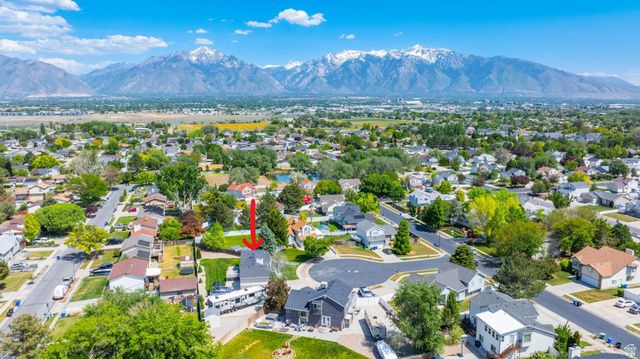 8328 S PLUM CREEK CIR, West Jordan, UT 84088