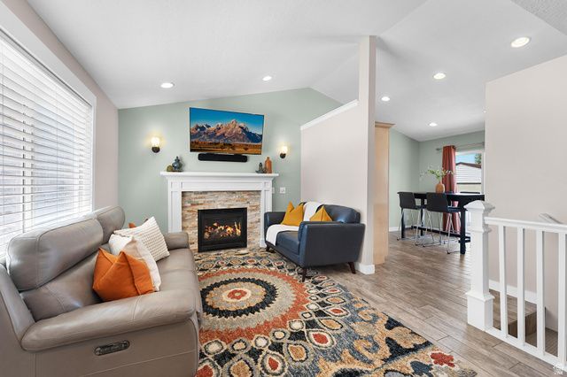 8328 S PLUM CREEK CIR, West Jordan, UT 84088