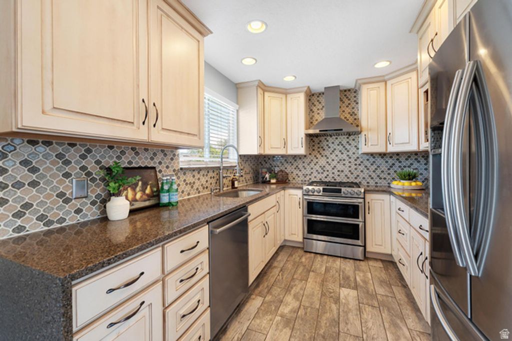 Image 11 of property listing at 8328 S PLUM CREEK CIR, West Jordan, UT 84088