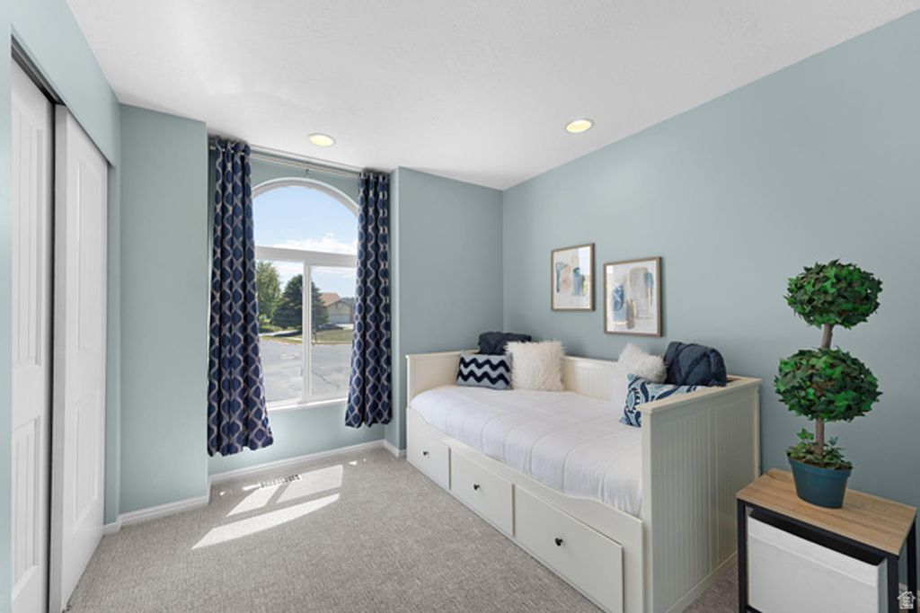 Image 15 of property listing at 8328 S PLUM CREEK CIR, West Jordan, UT 84088