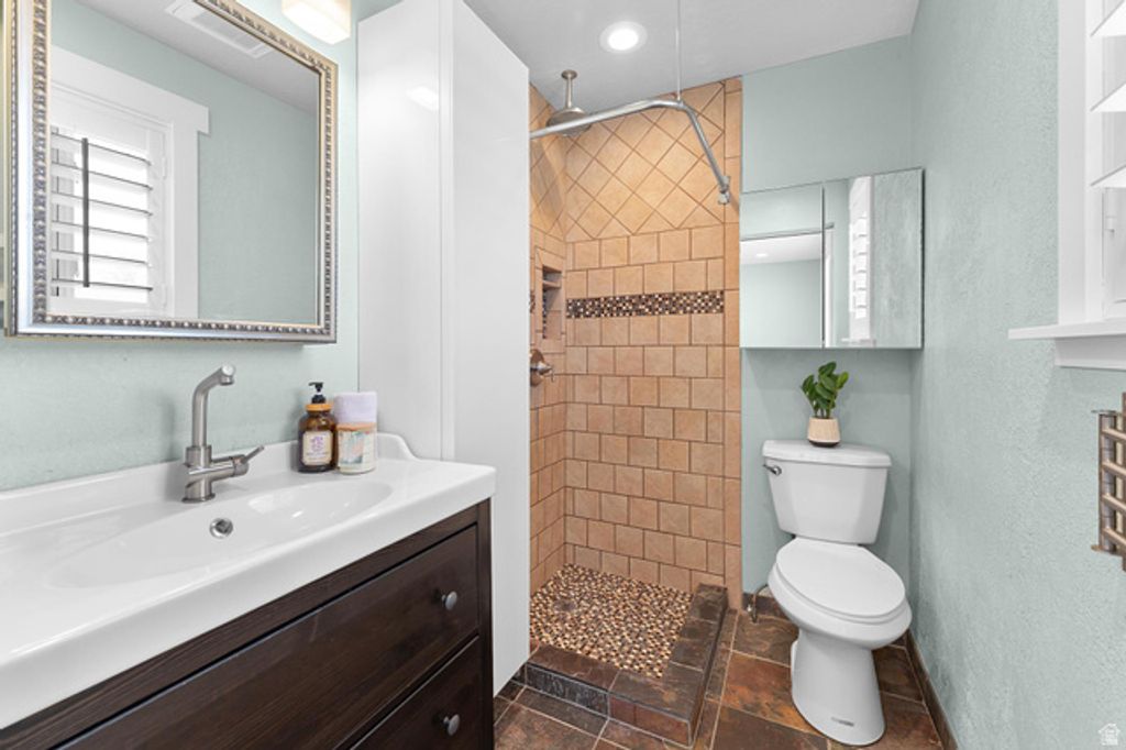 Image 20 of property listing at 8328 S PLUM CREEK CIR, West Jordan, UT 84088