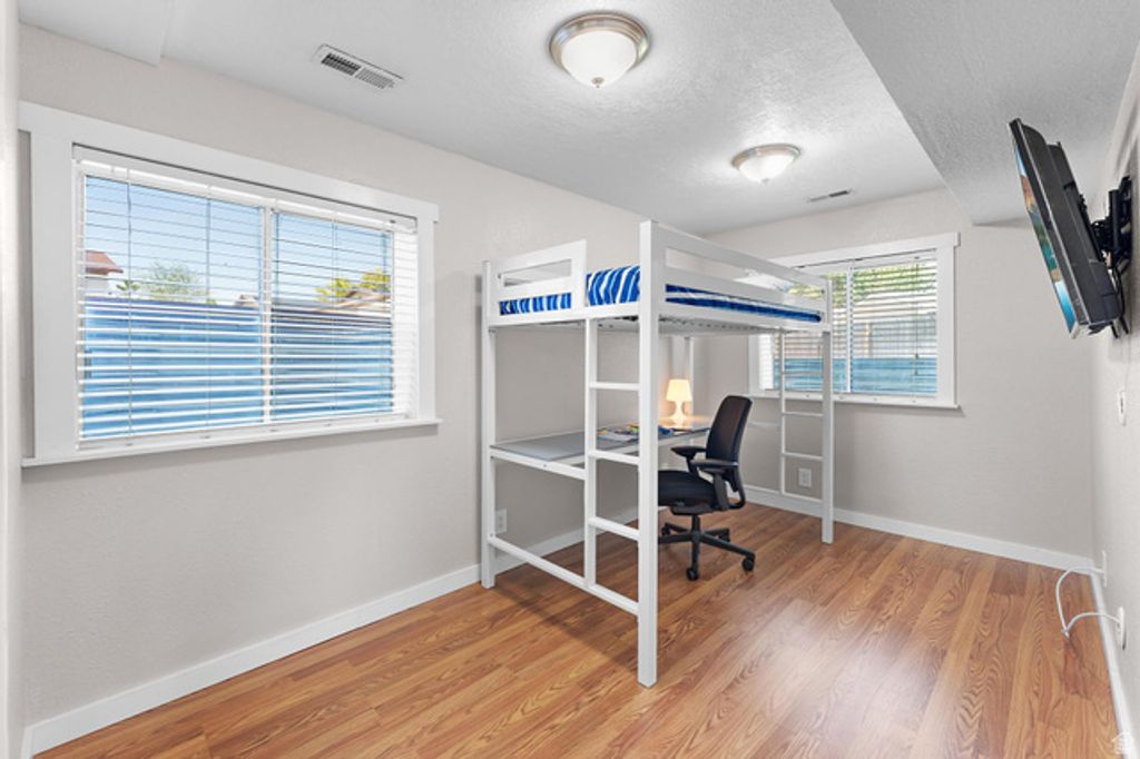 Image 21 of property listing at 8328 S PLUM CREEK CIR, West Jordan, UT 84088