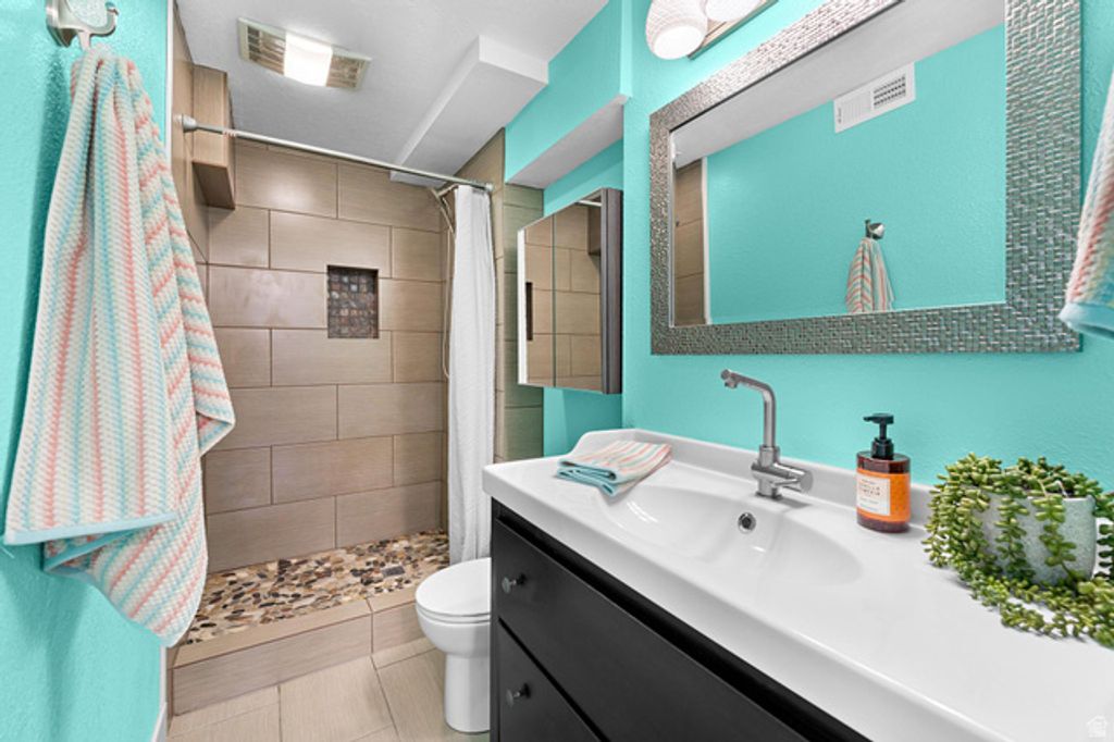 Image 22 of property listing at 8328 S PLUM CREEK CIR, West Jordan, UT 84088