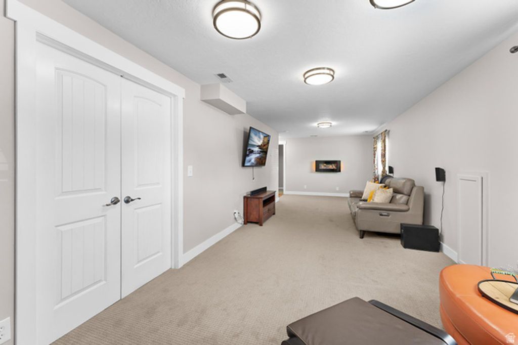 Image 26 of property listing at 8328 S PLUM CREEK CIR, West Jordan, UT 84088