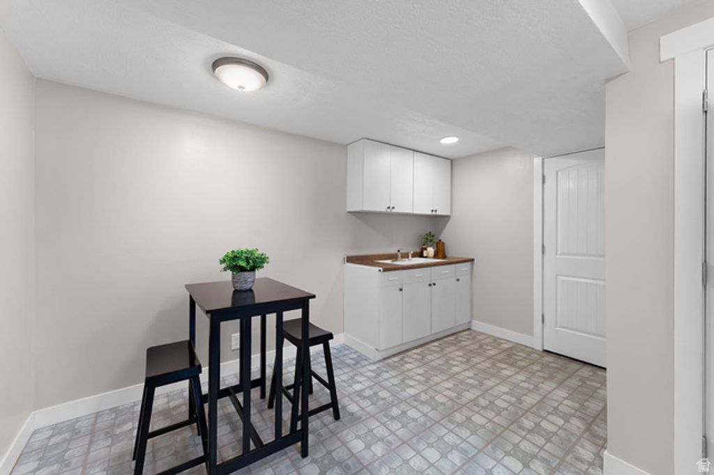 Image 28 of property listing at 8328 S PLUM CREEK CIR, West Jordan, UT 84088