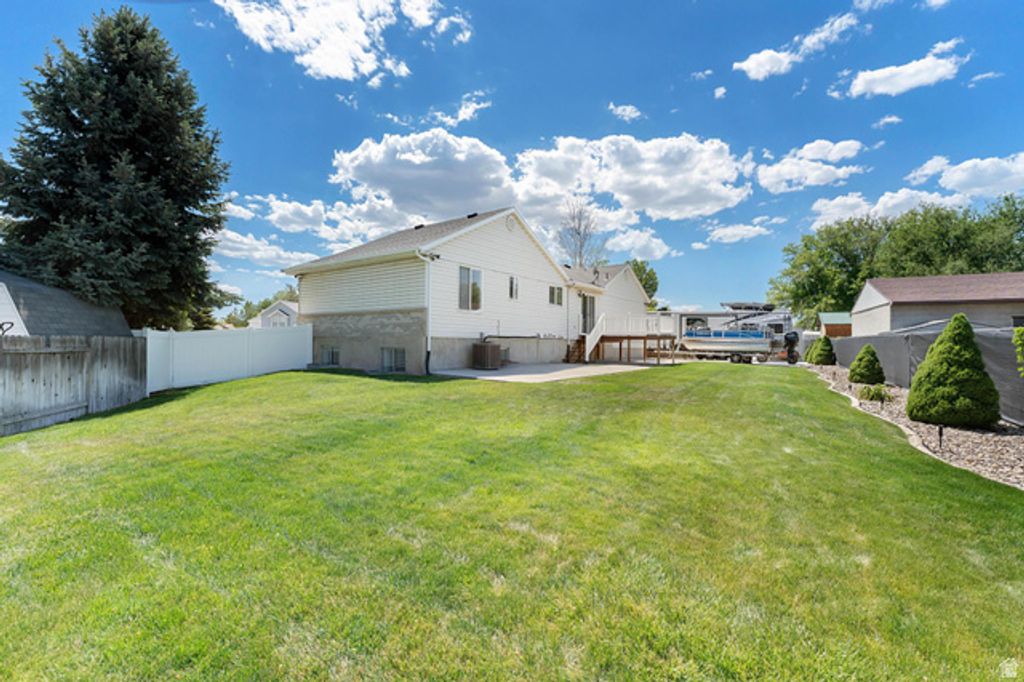 Image 30 of property listing at 8328 S PLUM CREEK CIR, West Jordan, UT 84088