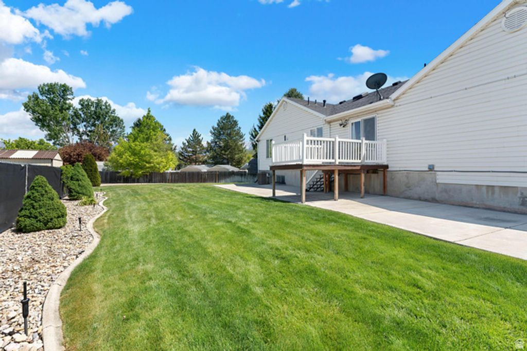 Image 32 of property listing at 8328 S PLUM CREEK CIR, West Jordan, UT 84088
