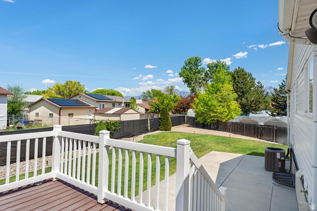 Image 33 of property listing at 8328 S PLUM CREEK CIR, West Jordan, UT 84088