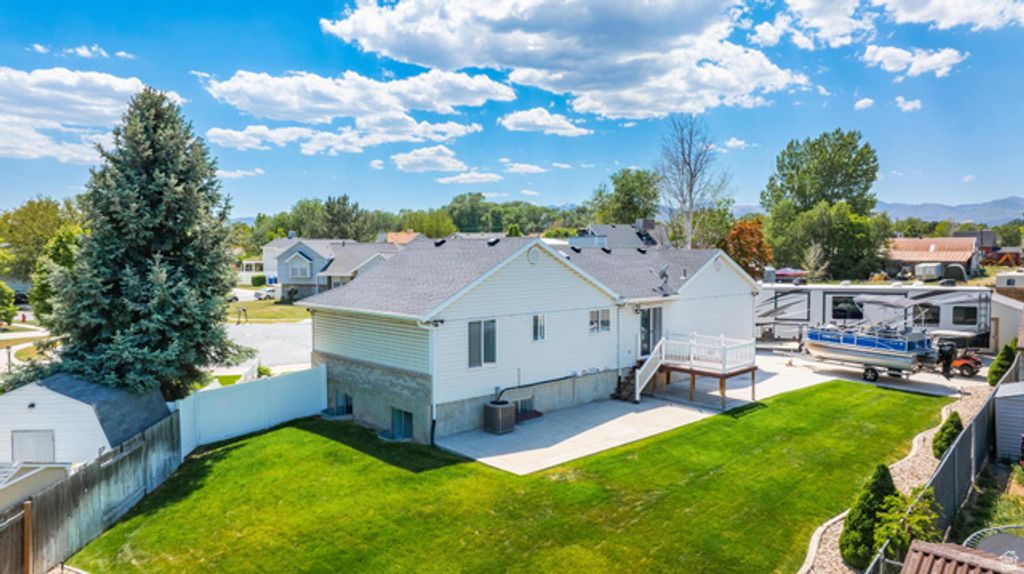 Image 36 of property listing at 8328 S PLUM CREEK CIR, West Jordan, UT 84088