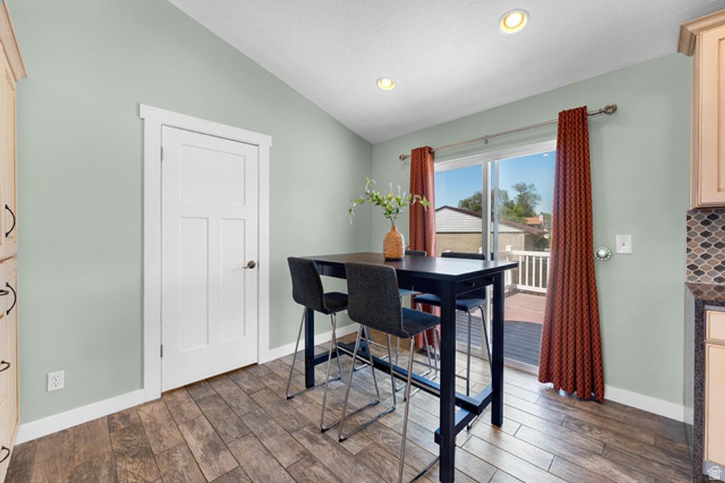 Image 9 of property listing at 8328 S PLUM CREEK CIR, West Jordan, UT 84088