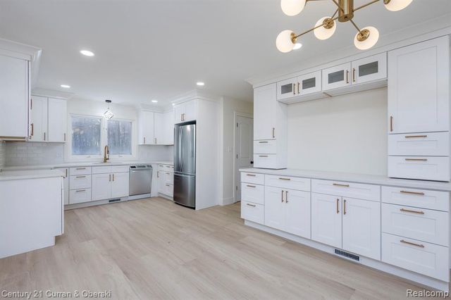 17980 Superior Street, Southgate, MI 48195