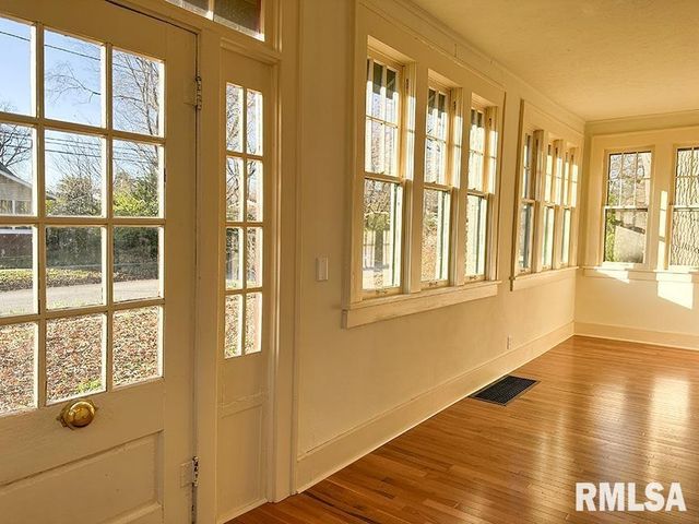 702 W Cherry Street, Carbondale, IL 62901