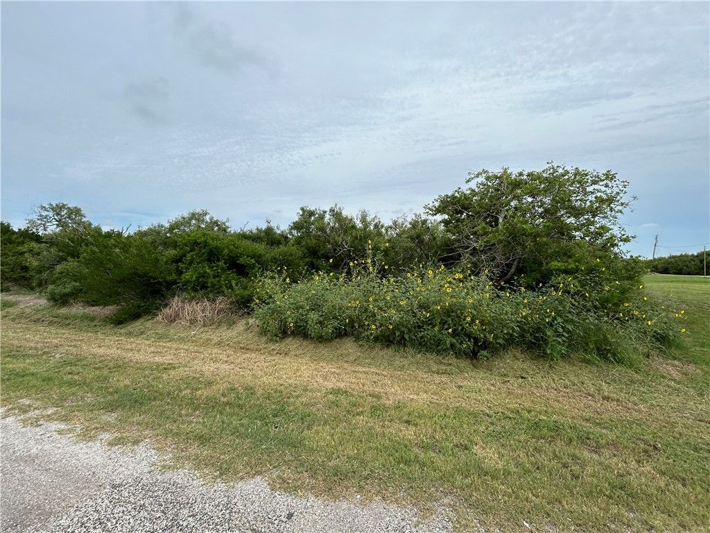 1011 First St, Bayside, TX 78340 — photo 2