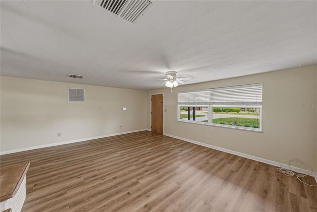 37136 MANDARIN AVENUE, Zephyrhills, FL 33541